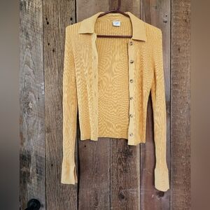 Like New Abercrombie Yellow Sweater Size Small